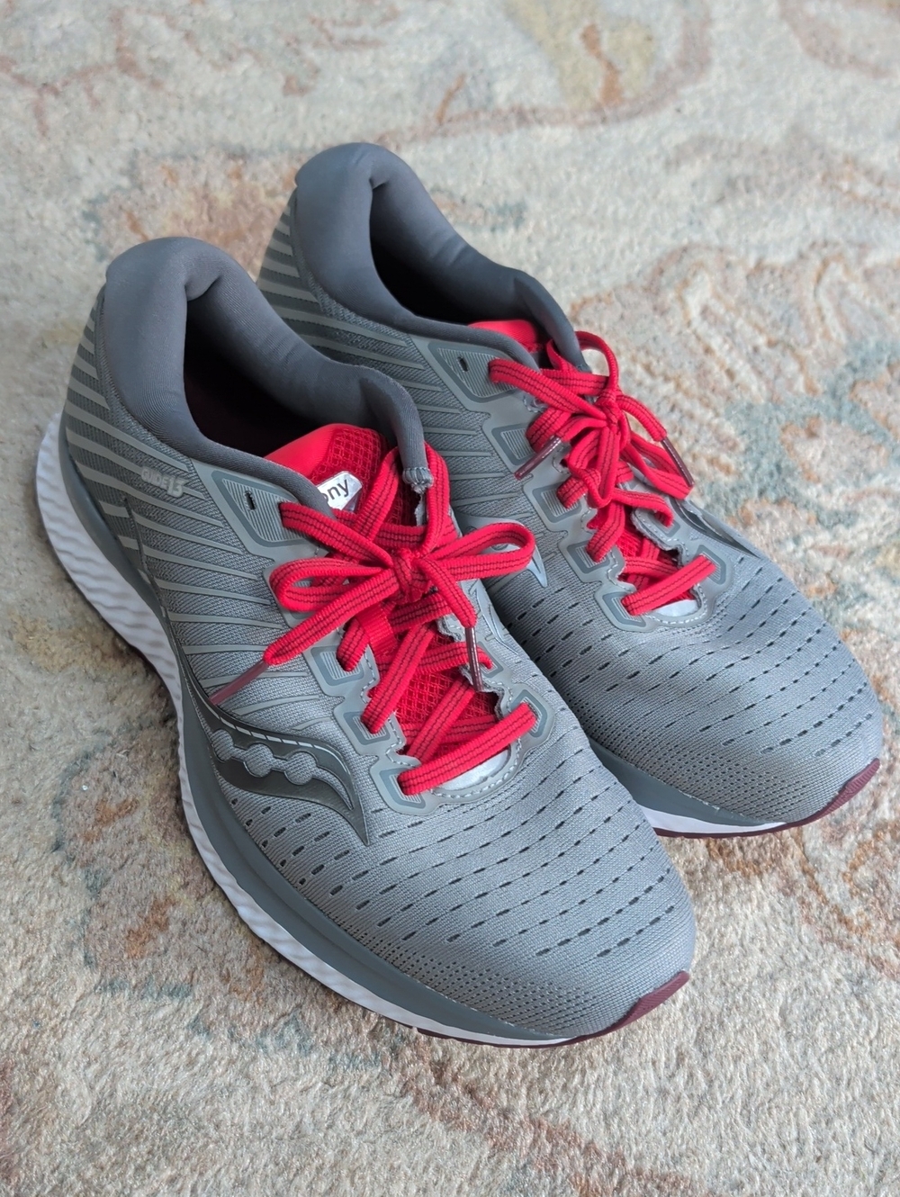Saucony Guide 13 Men's Grey Running Shoes with Red Accents